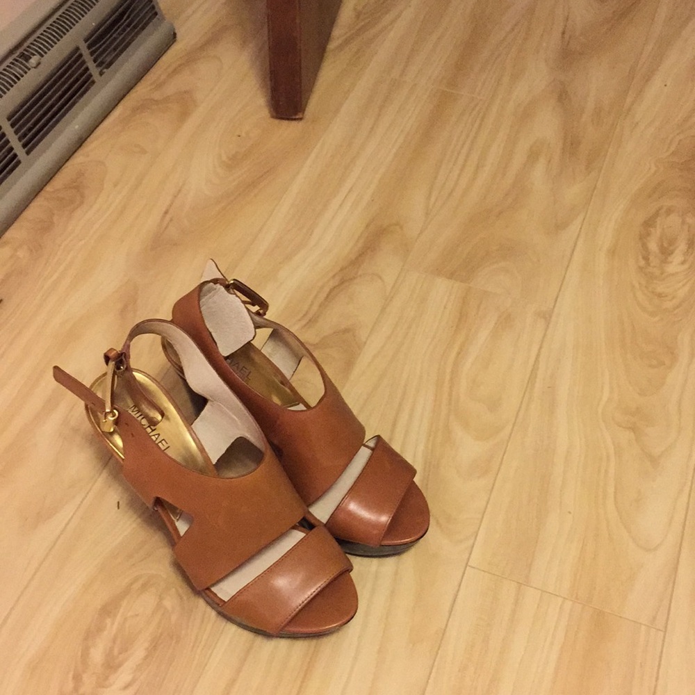 Michael lots sandals. On platform Never worn